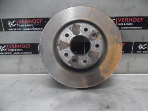 Used Front brake disc Nissan Qashqai (J11) 1.2 DIG-T 16V Price on request offered by Verhoef Cars & Parts