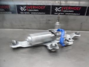 Used Rear wiper motor Kia Soul I (AM) 1.6 CVVT 16V Price € 50,00 Margin scheme offered by Verhoef Cars & Parts