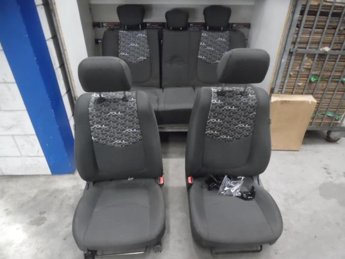 Set of upholstery (complete) from a Kia Soul I (AM) 1.6 CVVT 16V 2009