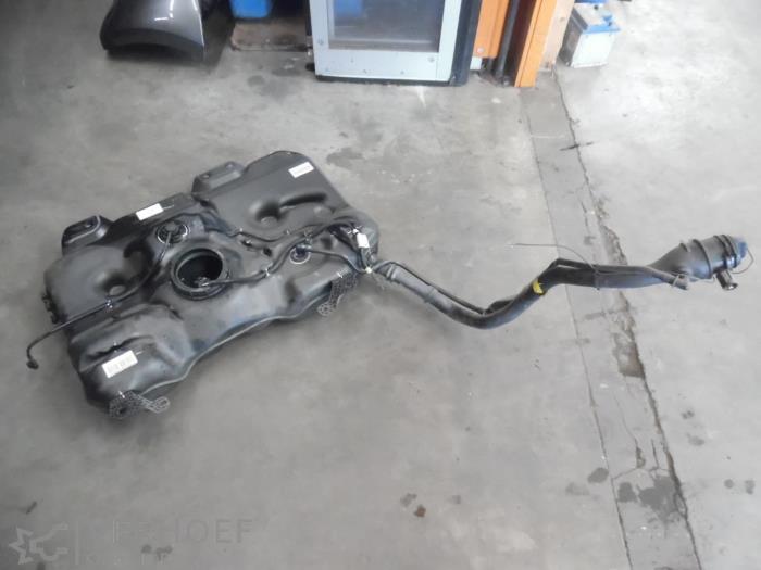 Begagnade Tank Smart Forfour (453) 1.0 12V Pris € 125,00 Marginaltabell erbjuds av Verhoef Cars & Parts
