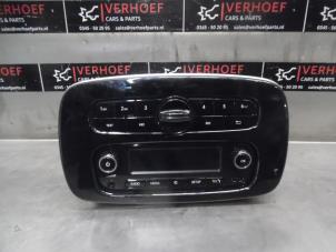 Usagé Radio Smart Forfour (453) 1.0 12V Prix sur demande proposé par Verhoef Cars & Parts