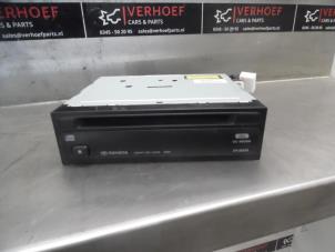 Used CD player Toyota Yaris (P1) 1.3 16V VVT-i Price € 65,00 Margin scheme offered by Verhoef Cars & Parts