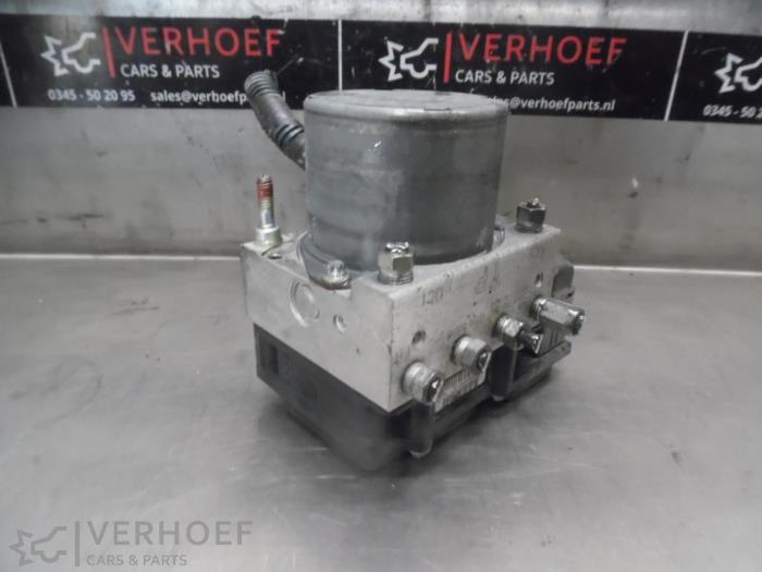 Begagnade ABS-pump Toyota Auris (E15) 1.4 D-4D-F 16V Pris på förfrågan erbjuds av Verhoef Cars & Parts