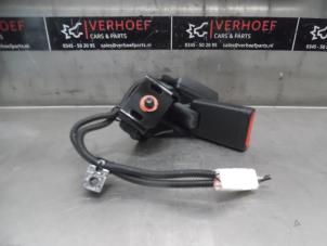 Begagnade Bakre bältesspänne, vänster Kia Picanto (TA) 1.2 16V Pris på förfrågan erbjuds av Verhoef Cars & Parts