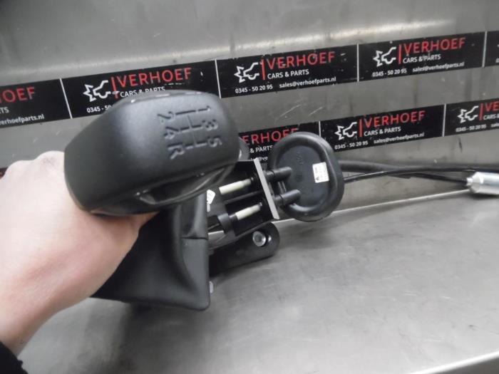 Przewód sterowania skrzyni biegów z Peugeot 208 I (CA/CC/CK/CL) 1.2 Vti 12V PureTech 82 2018