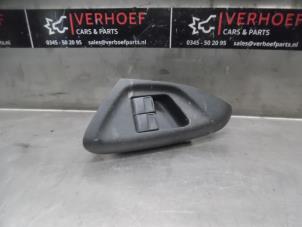 Używane Przelacznik combi okienny Toyota Aygo (B40) 1.0 12V VVT-i Cena € 25,00 Procedura marży oferowane przez Verhoef Cars & Parts