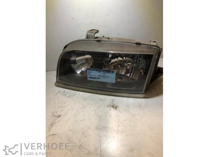Używane Reflektor lewy Kia Joice 2.0 16V Cena € 35,00 Procedura marży oferowane przez Verhoef Cars & Parts