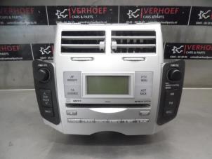 Gebrauchte Radio CD Spieler Toyota Yaris II (P9) 1.3 16V VVT-i Preis € 50,00 Margenregelung angeboten von Verhoef Cars & Parts