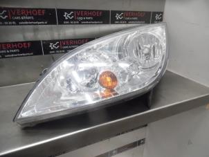 Używane Reflektor lewy Mitsubishi Colt (Z2/Z3) 1.3 16V Cena € 40,00 Procedura marży oferowane przez Verhoef Cars & Parts