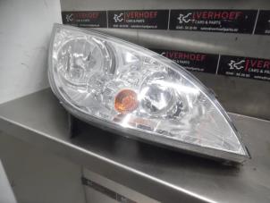 Używane Reflektor prawy Mitsubishi Colt (Z2/Z3) 1.3 16V Cena € 50,00 Procedura marży oferowane przez Verhoef Cars & Parts