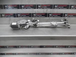 Używane Silnik i mechanizm wycieraczki Mitsubishi Colt (Z2/Z3) 1.3 16V Cena € 40,00 Procedura marży oferowane przez Verhoef Cars & Parts