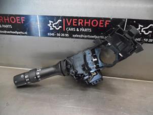 Usagé Commodo phare Toyota Yaris III (P13) 1.0 12V VVT-i Prix sur demande proposé par Verhoef Cars & Parts