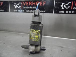 Used Windscreen washer pump Hyundai Accent 1.3 12V Price € 25,00 Margin scheme offered by Verhoef Cars & Parts