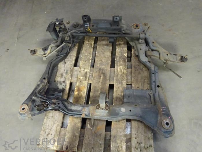 Begagnade Underram Hyundai Coupe 2.0i 16V CVVT Pris € 100,00 Marginaltabell erbjuds av Verhoef Cars & Parts