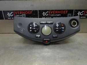Używane Panel sterowania nagrzewnicy Nissan Micra (K12) 1.2 16V Cena € 50,00 Procedura marży oferowane przez Verhoef Cars & Parts