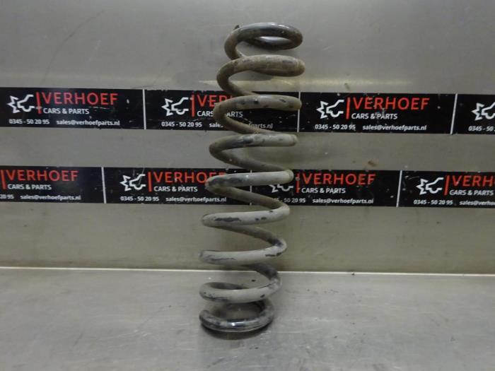 Rear coil spring from a BMW 3 serie (E90) 320d 16V 2005