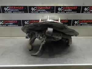 Used Knuckle, front left Mitsubishi Pajero Hardtop (V6/7) 3.2 DI-D 16V Price on request offered by Verhoef Cars & Parts