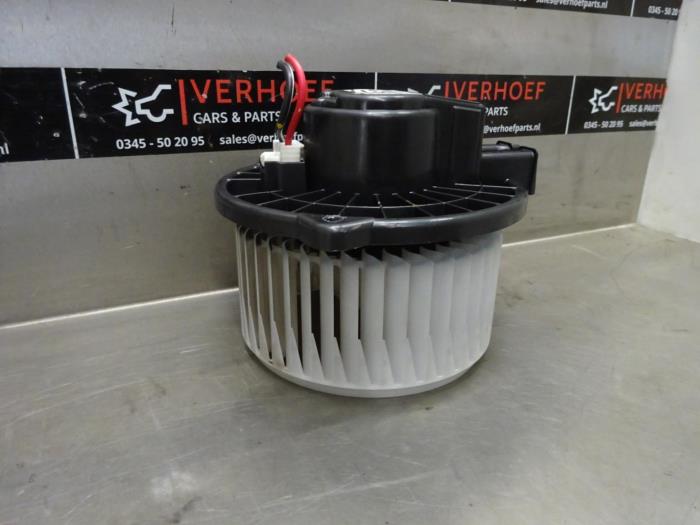 Motor de ventilador de calefactor de un Mitsubishi Pajero Hardtop (V6/7) 3.2 DI-D 16V 2017