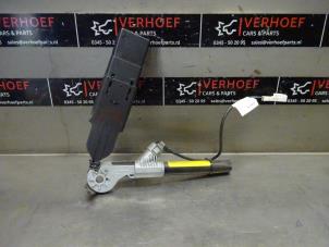 Used Seatbelt tensioner, right Renault Kangoo Express (FC) 1.5 dCi 60 Price on request offered by Verhoef Cars & Parts