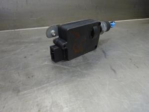 Used Central locking motor Hyundai Atos 1.1 12V Price on request offered by Verhoef Cars & Parts