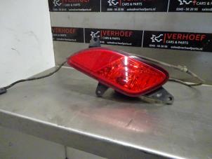 Usados Luz antiniebla detrás Kia Cee'd (EDB5) 1.4 CVVT 16V Precio € 40,00 Norma de margen ofrecido por Verhoef Cars & Parts