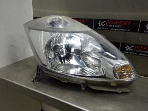 Used Headlight, right Daihatsu Sirion 2 (M3) 1.0 12V DVVT Price € 50,00 Margin scheme offered by Verhoef Cars & Parts