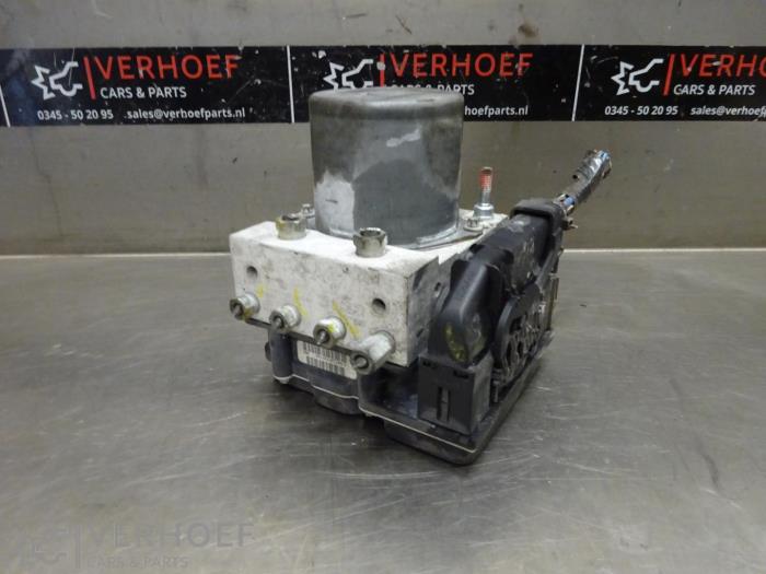 Usagé Bloc ABS Toyota Verso 2.0 16V D-4D-F Prix sur demande proposé par Verhoef Cars & Parts