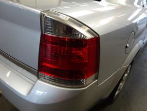 Usagé Feu arrière droit Opel Vectra C 1.8 16V Prix € 30,00 Règlement à la marge proposé par Verhoef Cars & Parts