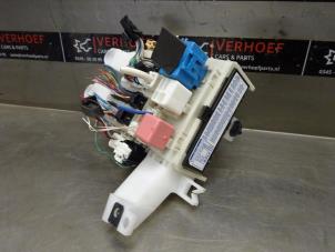 Usagé Boîte à fusibles Toyota Verso 2.0 16V D-4D-F Prix sur demande proposé par Verhoef Cars & Parts