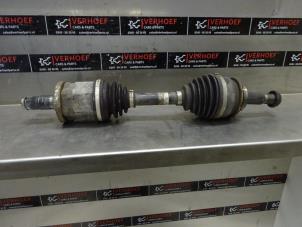 Used Front drive shaft, right Toyota Hilux VI 2.4 D4D-F 16V 4x4 Price on request offered by Verhoef Cars & Parts