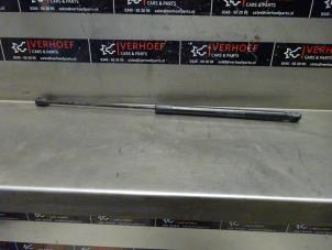 Used Rear gas strut, right Volvo V40 (MV) 2.0 D4 16V Price on request offered by Verhoef Cars & Parts