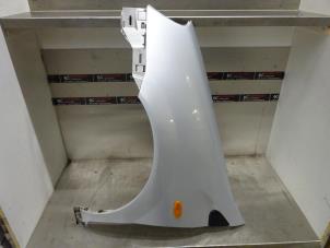 Used Front wing, left Nissan Almera Tino (V10M) 2.0 16V CVT Price on request offered by Verhoef Cars & Parts