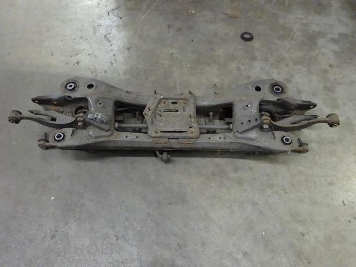 Begagnade Underram Toyota Avensis Wagon (T27) 2.2 16V D-4D-F 150 Pris på förfrågan erbjuds av Verhoef Cars & Parts