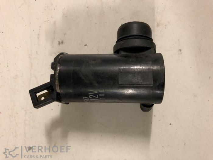 Używane Pompa spryskiwacza przód Suzuki Liana (ERC/ERD/RH4) 1.6 MPi 16V Cena € 20,00 Procedura marży oferowane przez Verhoef Cars & Parts