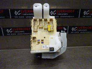 Używane Skrzynka bezpieczników Toyota Auris (E18) 1.2 T 16V Cena na żądanie oferowane przez Verhoef Cars & Parts