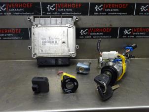Used Set of cylinder locks (complete) Kia Cee'd (EDB5) 1.4 CVVT 16V Price € 150,00 Margin scheme offered by Verhoef Cars & Parts