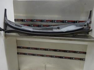 Used Cowl top grille Kia Cee'd (EDB5) 1.4 CVVT 16V Price on request offered by Verhoef Cars & Parts