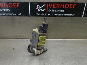 Używane Pompa spryskiwacza przód Kia Cee'd (EDB5) 1.4 CVVT 16V Cena na żądanie oferowane przez Verhoef Cars & Parts