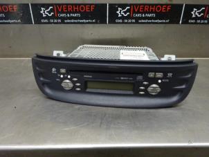Używane Radioodtwarzacz CD Nissan Almera Tino (V10M) 1.8 16V Cena € 75,00 Procedura marży oferowane przez Verhoef Cars & Parts