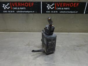 Usados Bomba de limpiaparabrisas delante Hyundai i40 CW (VFC) 1.6 GDI 16V Precio € 30,00 Norma de margen ofrecido por Verhoef Cars & Parts