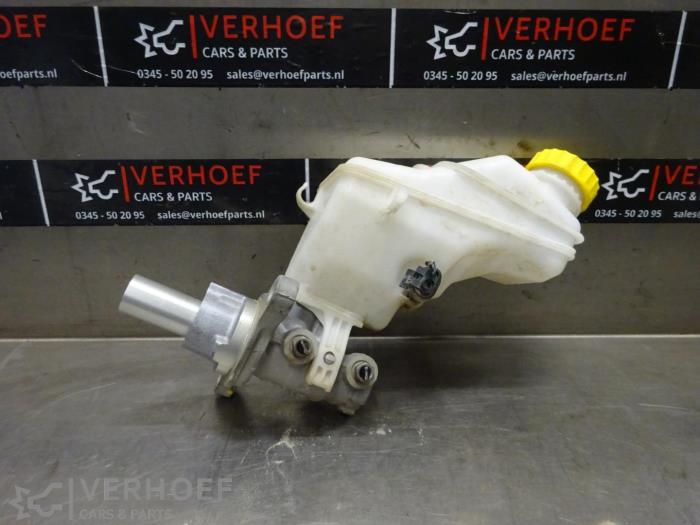 Used Master cylinder Fiat Doblo Cargo (263) 1.3 D Multijet Price on request offered by Verhoef Cars & Parts