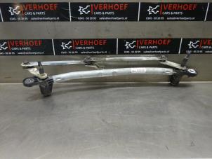 Used Wiper mechanism Fiat Doblo Cargo (263) 1.3 D Multijet Price on request offered by Verhoef Cars & Parts