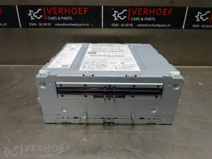 Używane Odtwarzacz CD Mercedes C (W205) C-220 2.2 CDI BlueTEC, C-220 d 16V Cena € 175,00 Procedura marży oferowane przez Verhoef Cars & Parts