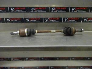Used Front drive shaft, left Renault Clio III (BR/CR) 1.2 16V 75 Price € 40,00 Margin scheme offered by Verhoef Cars & Parts
