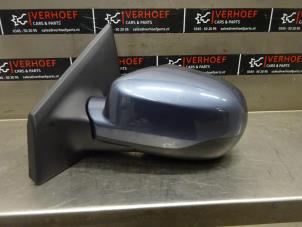Used Wing mirror, left Renault Clio III (BR/CR) 1.2 16V 75 Price € 50,00 Margin scheme offered by Verhoef Cars & Parts