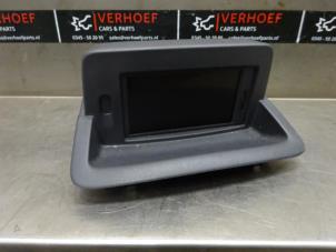 Used Display Multi Media control unit Renault Clio III (BR/CR) 1.2 16V 75 Price € 150,00 Margin scheme offered by Verhoef Cars & Parts