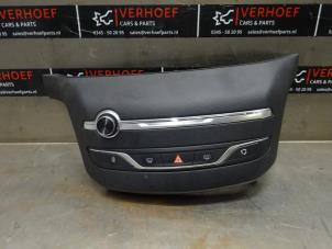 Gebrauchte Radiobedienfeld Peugeot 308 SW (L4/L9/LC/LJ/LR) 1.6 BlueHDi 120 Preis € 75,00 Margenregelung angeboten von Verhoef Cars & Parts