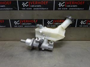 Used Master cylinder Renault Clio IV (5R) 1.5 dCi 90 FAP Price on request offered by Verhoef Cars & Parts