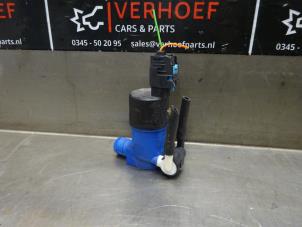 Used Windscreen washer pump Renault Clio IV (5R) 1.5 dCi 90 FAP Price on request offered by Verhoef Cars & Parts