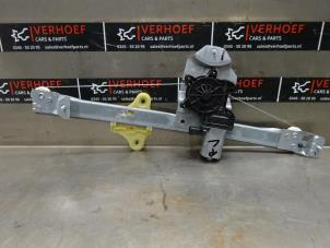 Used Window mechanism 4-door, front right Renault Clio IV (5R) 1.5 dCi 90 FAP Price on request offered by Verhoef Cars & Parts